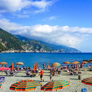 Maintenance points and cleaning methods of sun umbrellas